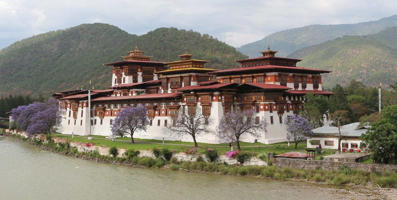  ĐẾN THĂM NHỮNG TU VIÊN XƯA Ở THÀNH PHỐ BHUTAN